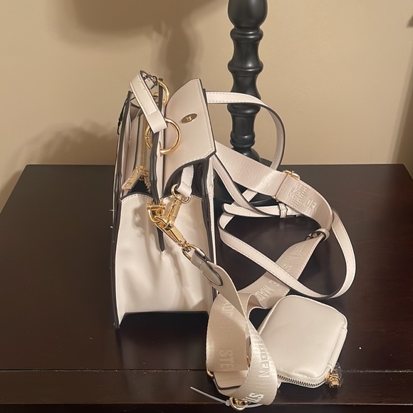 NWT STEVE MADDEN BEVELYN SATCHEL CROSSBODY BAG W AIR POD CASE vanilla white - Picture 2 of 5